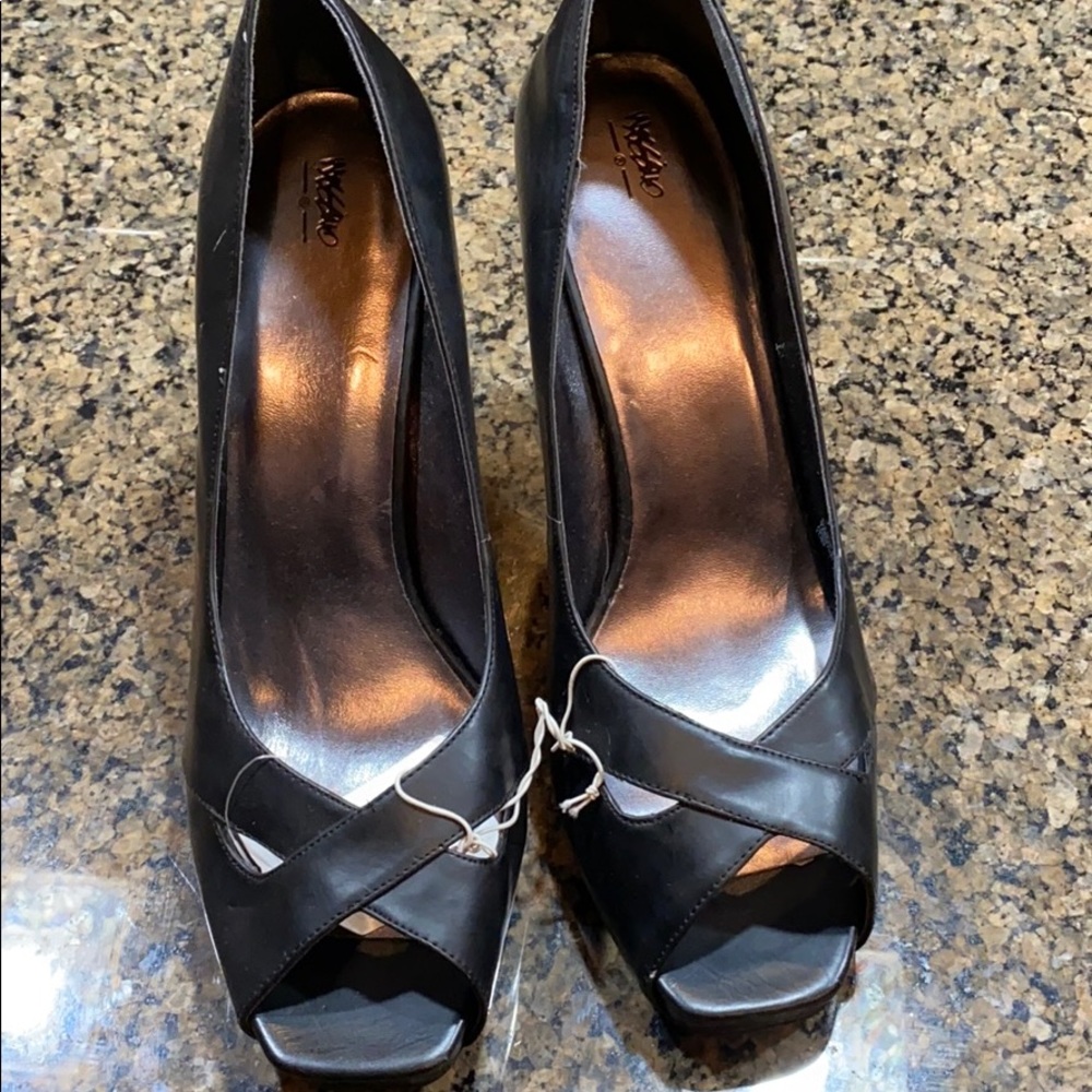 Black Peep Toe Heals